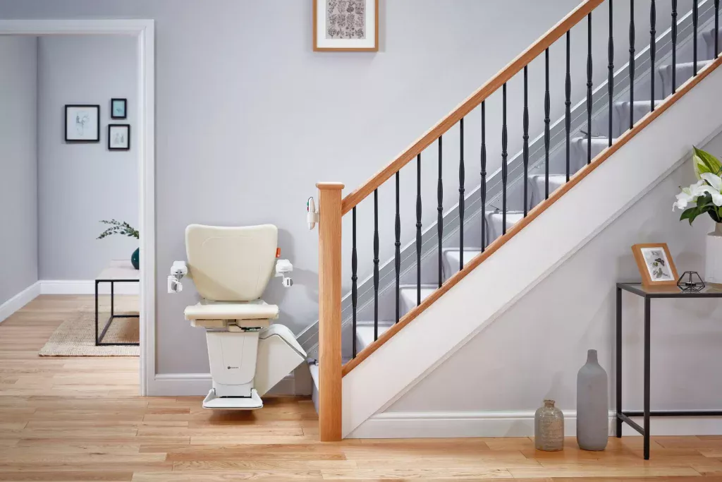 1100 - Straight stairlift in modern home